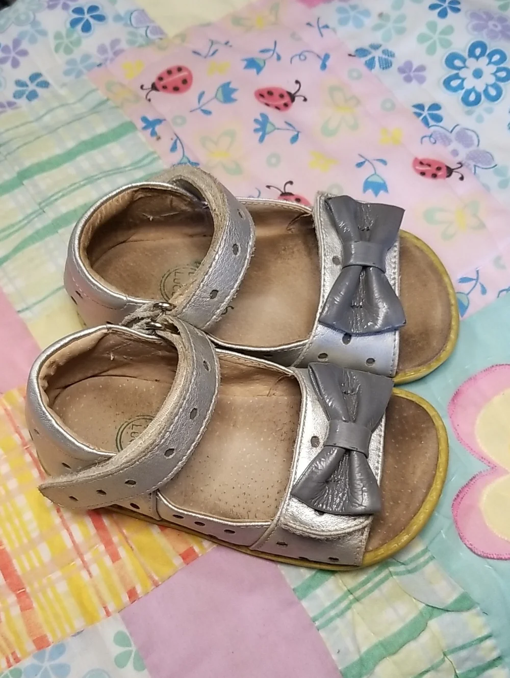 Livie & Luca Silver Leather Sandals with Gray Bows Size 8 Minnie